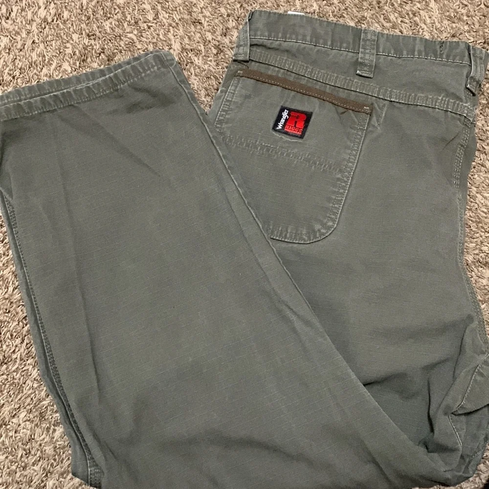 Wrangler Riggs Workwear men cargo pants size 44 x 30 - Picture 1 of 8